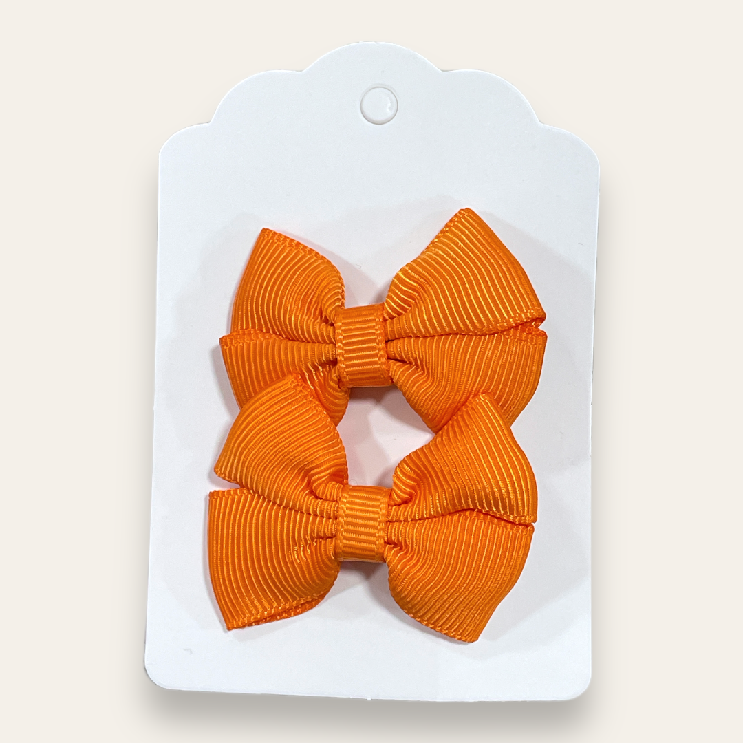 Pinches de colores con pin de metal