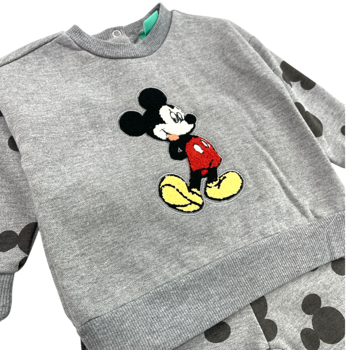Conjunto de Mickey, Gris