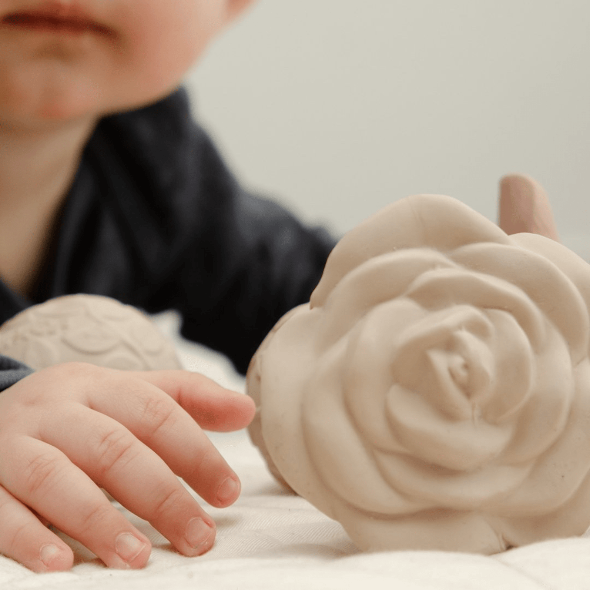 Mordedor sonajero rosa beige Natruba - Palimu