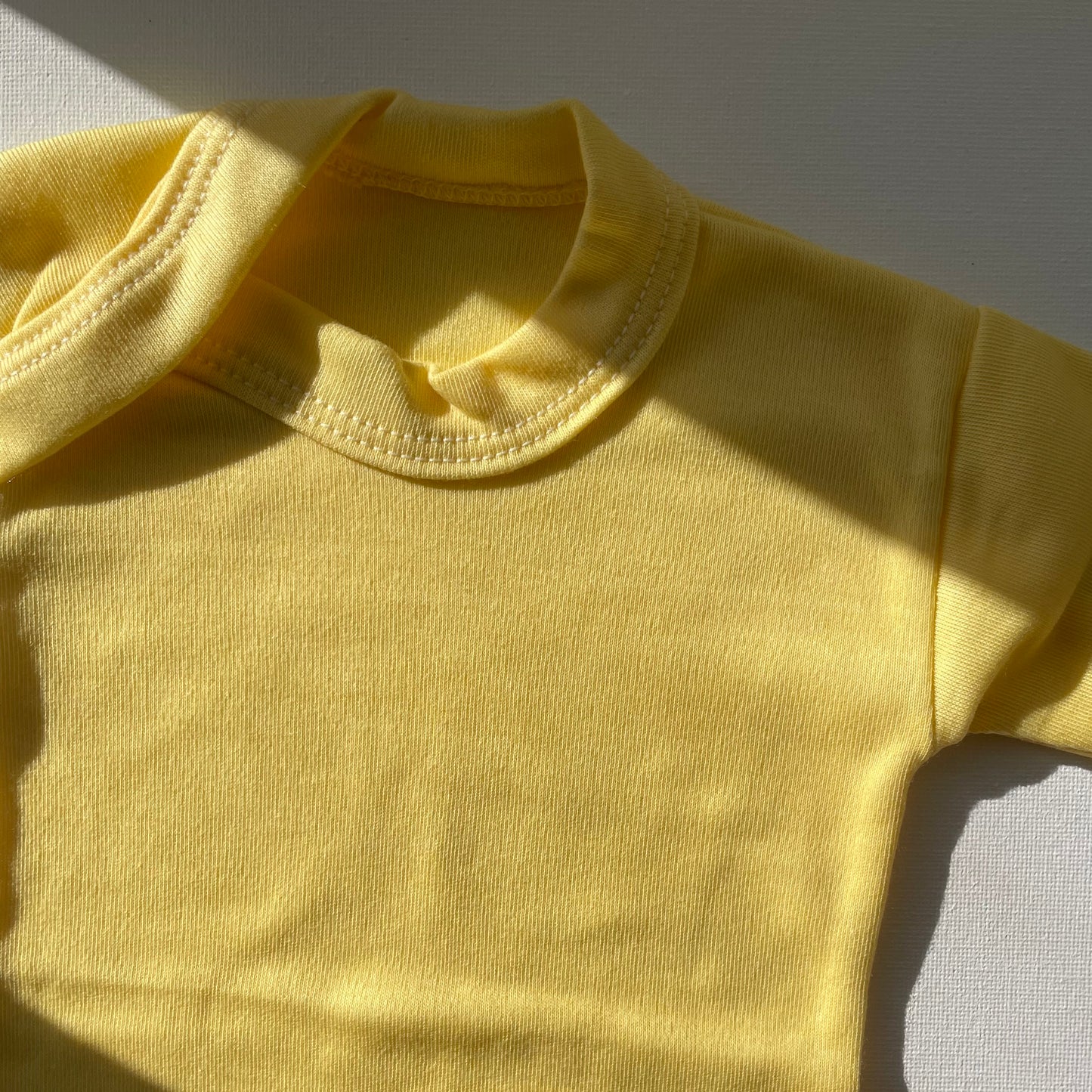 ajuar liso amarillo