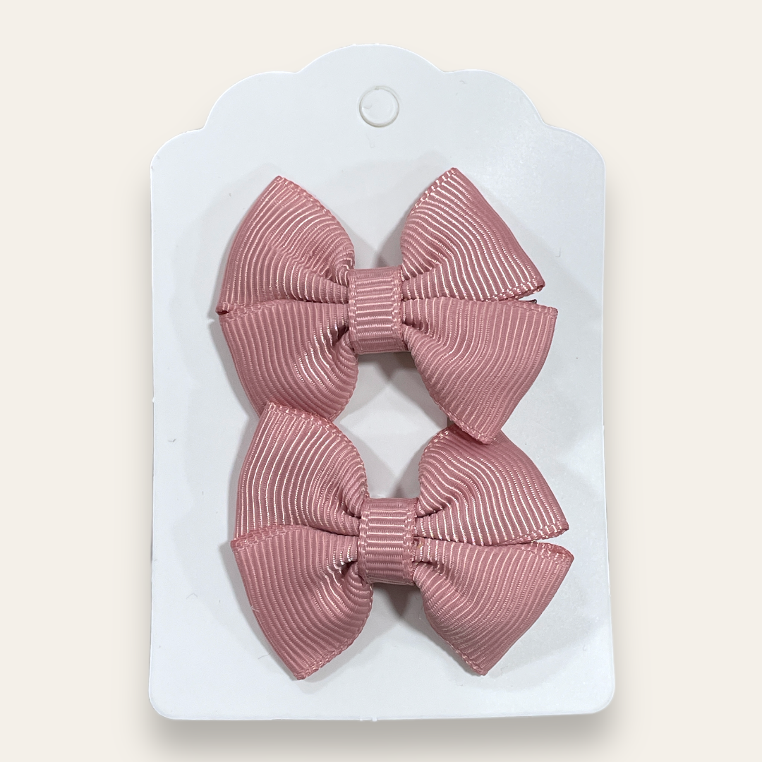 Pinches de colores con pin de metal