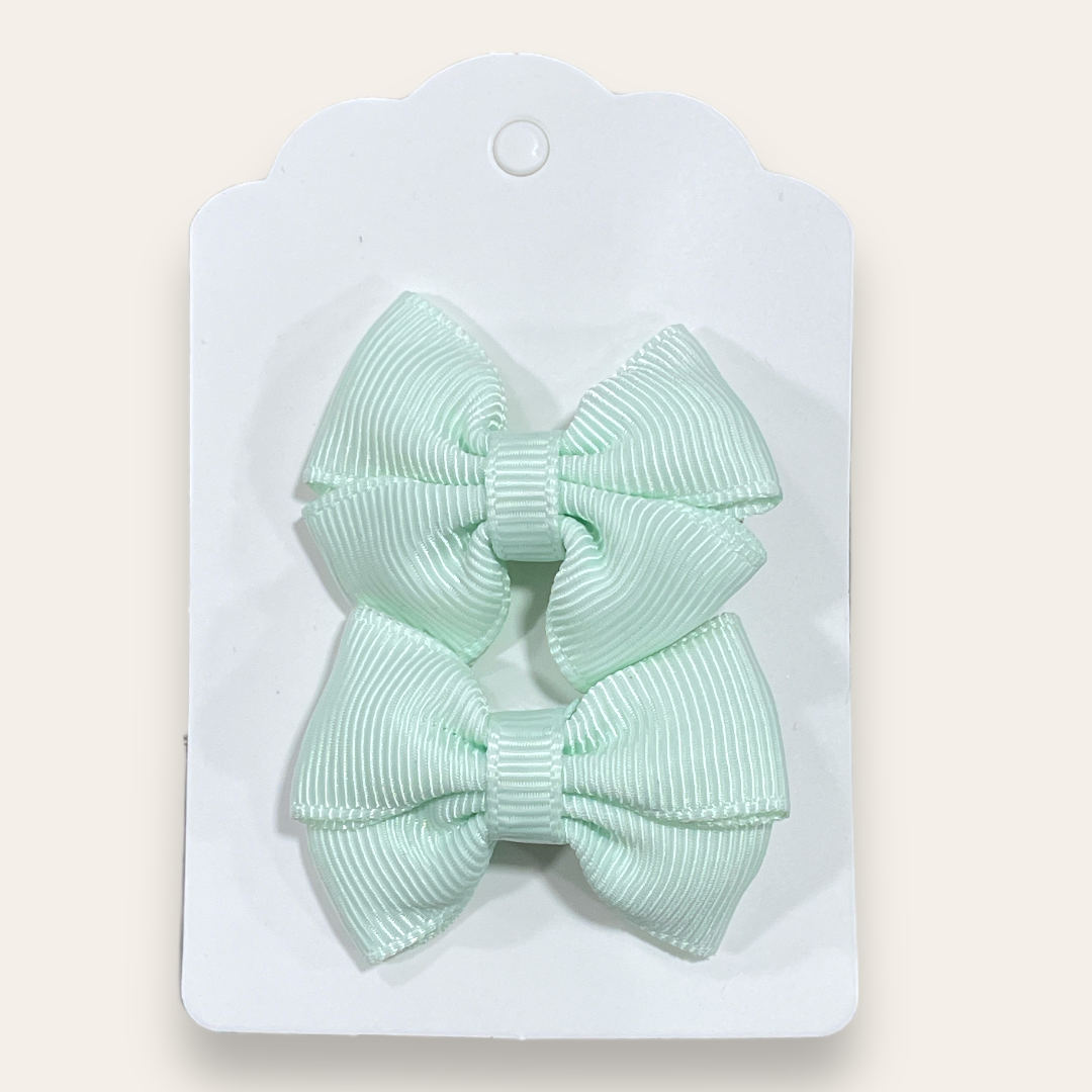 Pinches de colores con pin de metal