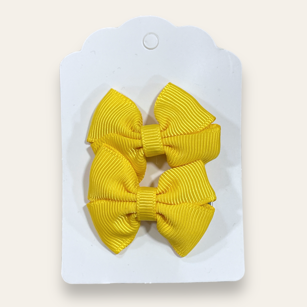 Pinches de colores con pin de metal