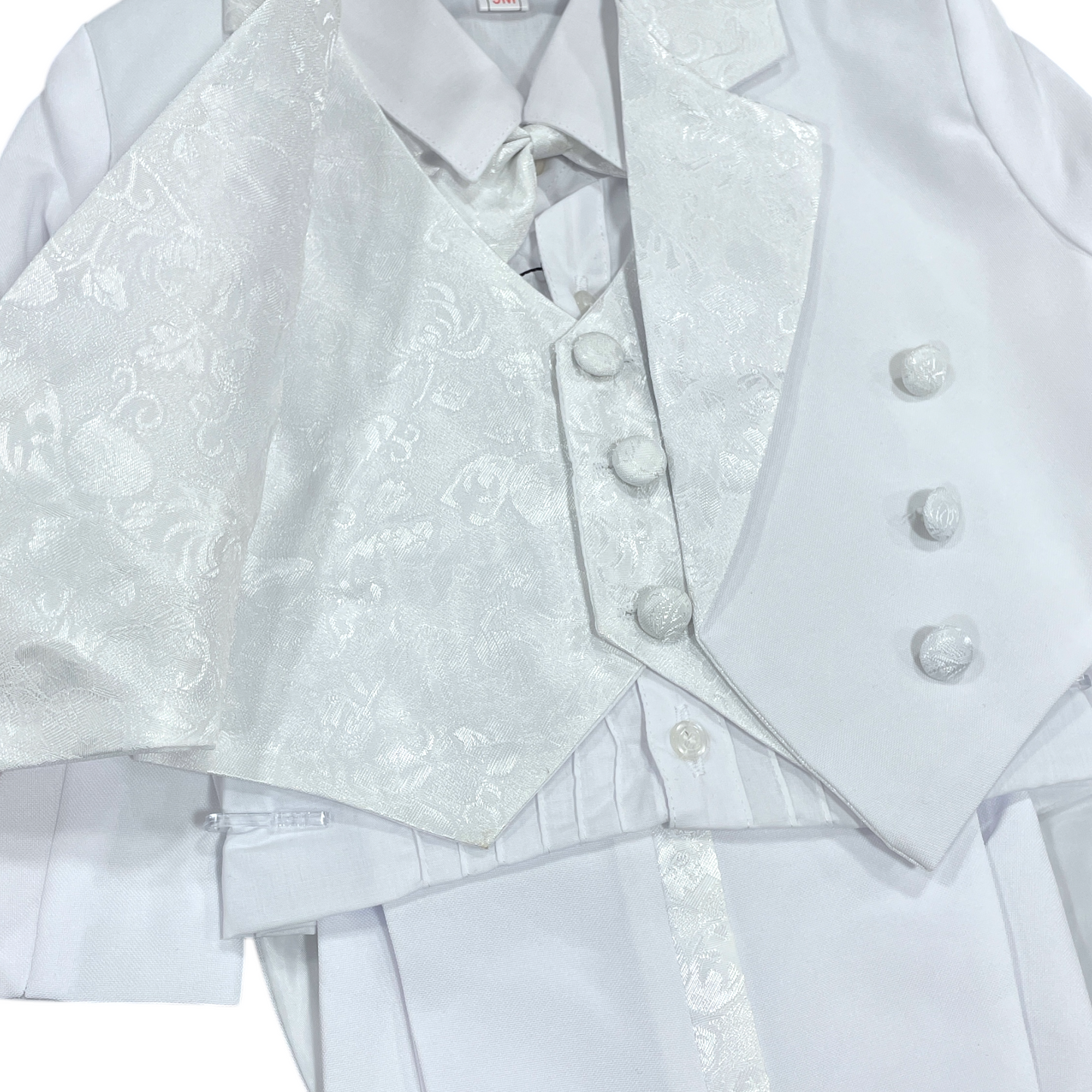 Esmoquin blanco de bebé